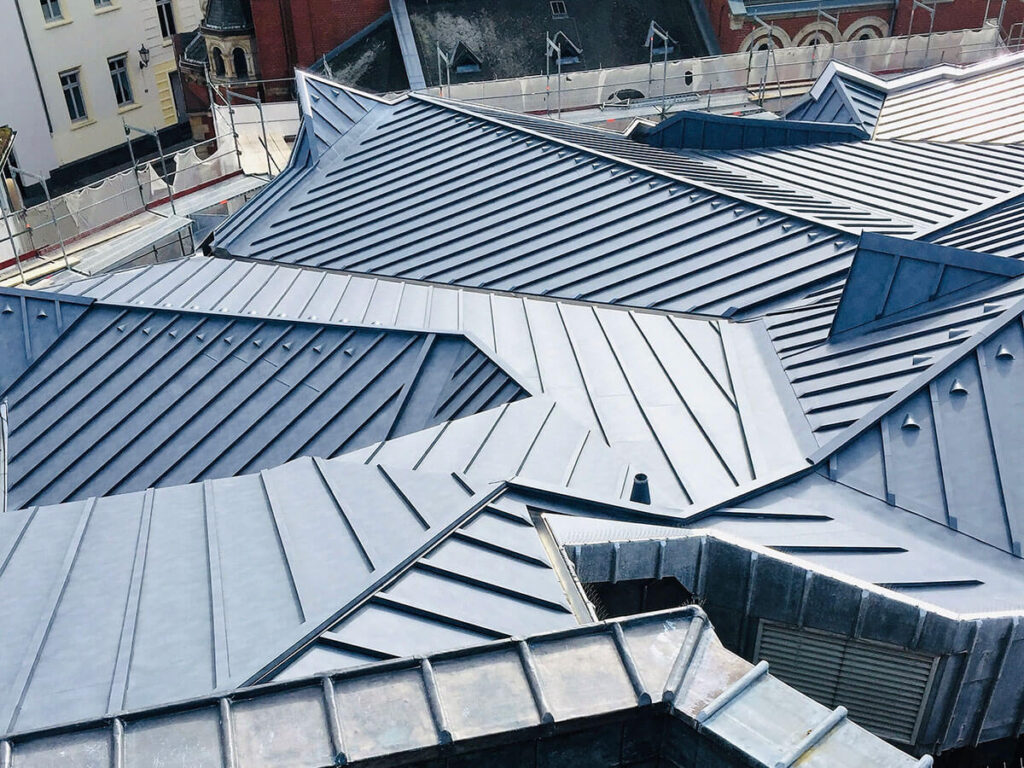 Erbacher Hof Mainz - Sanierung der Bleieindeckung in Aluminium Leistendeckung