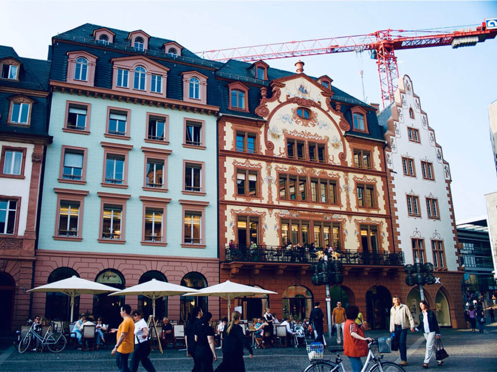 Markthäuser in Mainz - Historische Marktfassaden mit Schiefereindeckung