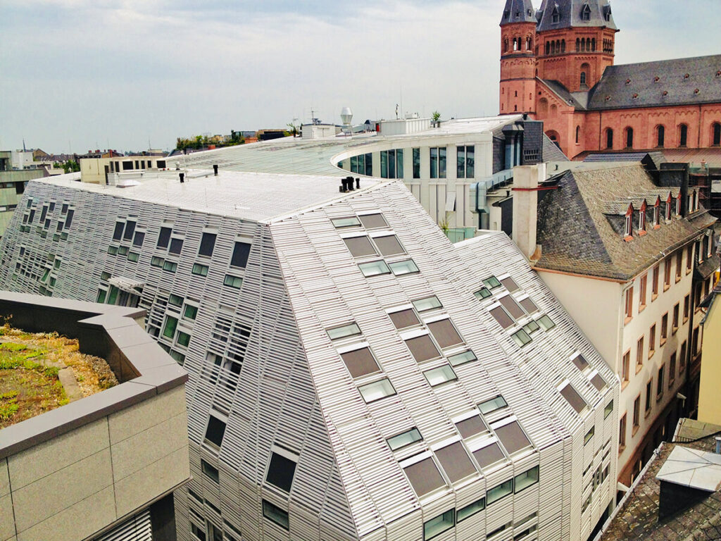 Markthäuser in Mainz - Aluminium Dacheindeckung und Bekleidung mit Keramikbaguettes