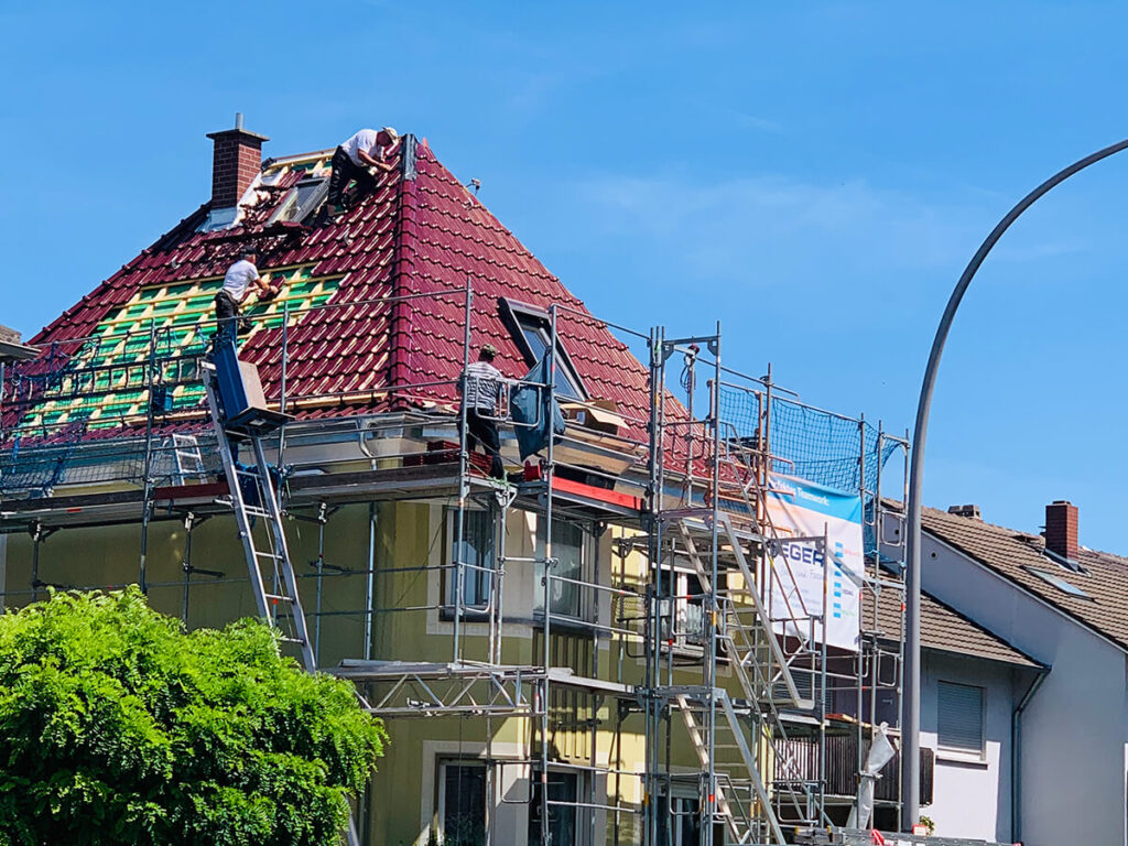 Wohnhaus Ginsheim - Energetische Sanierung der Dacheindeckung mit Tonziegel